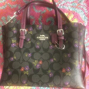 Mollie Tote 25 In Signature Canvas With Country Floral Print